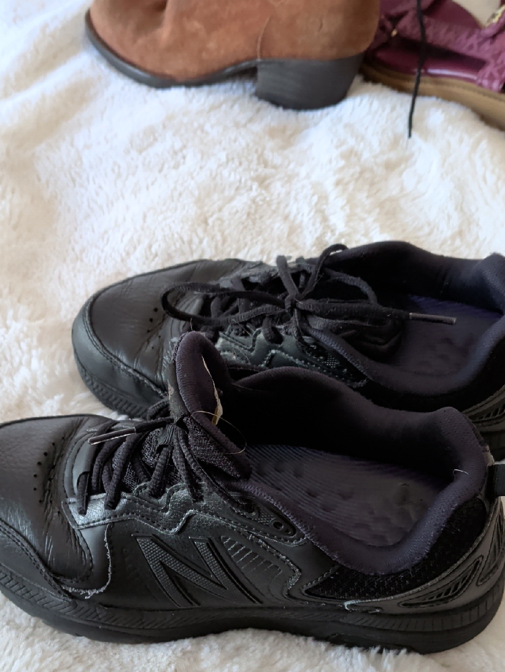 New Balance Sneakers‎